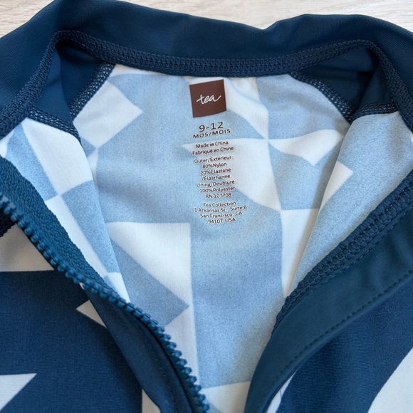Tea Collection Rash Guard Swimsuit - Picture 3 of 4